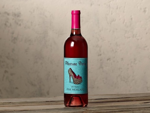 Pleasure Party NV California Pink Moscato Rose 750 mL