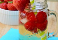 Strawberrry Moscato Spritzer